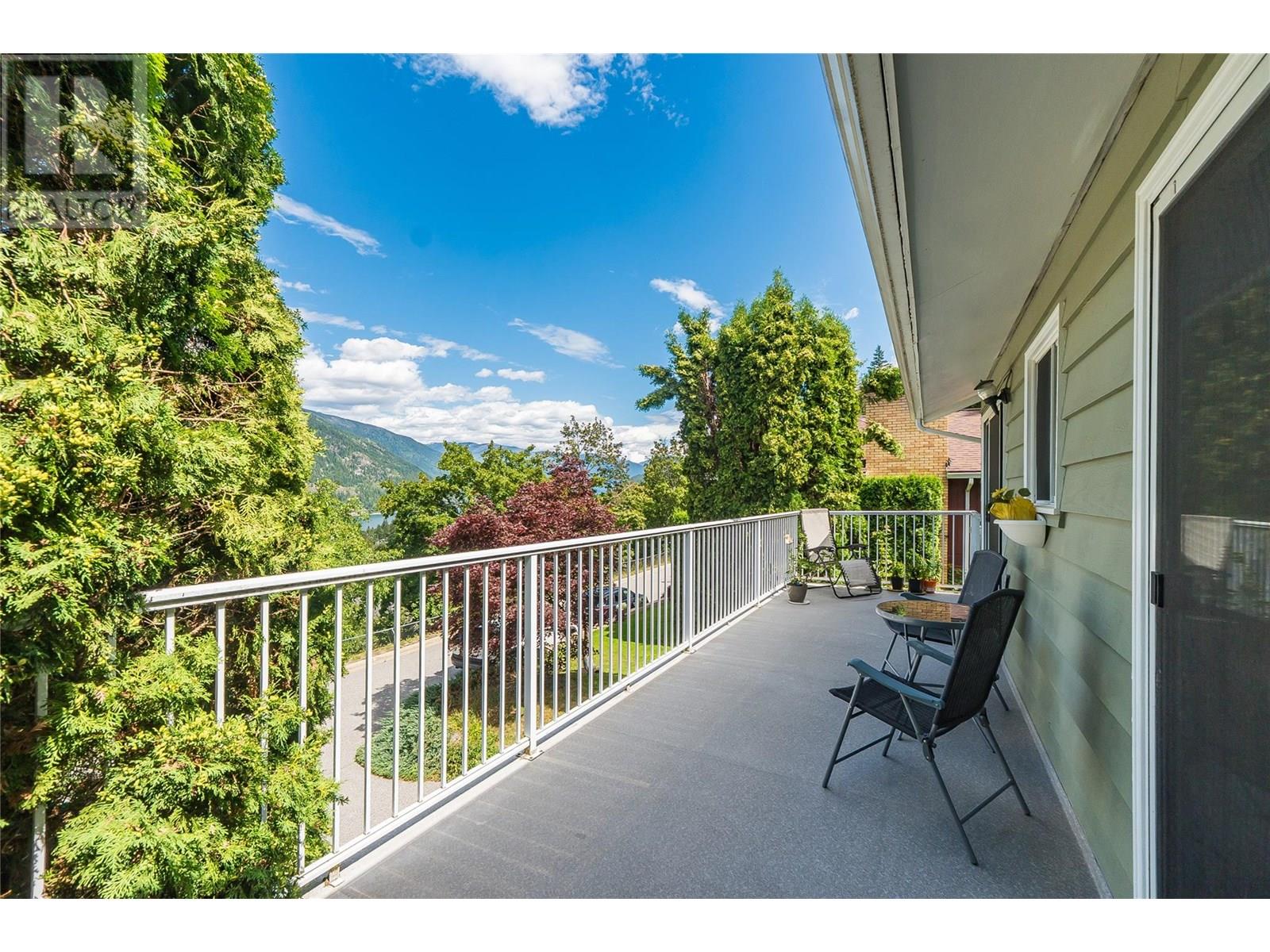 Photo 45 of 114 Oak Street E, Nelson BC
