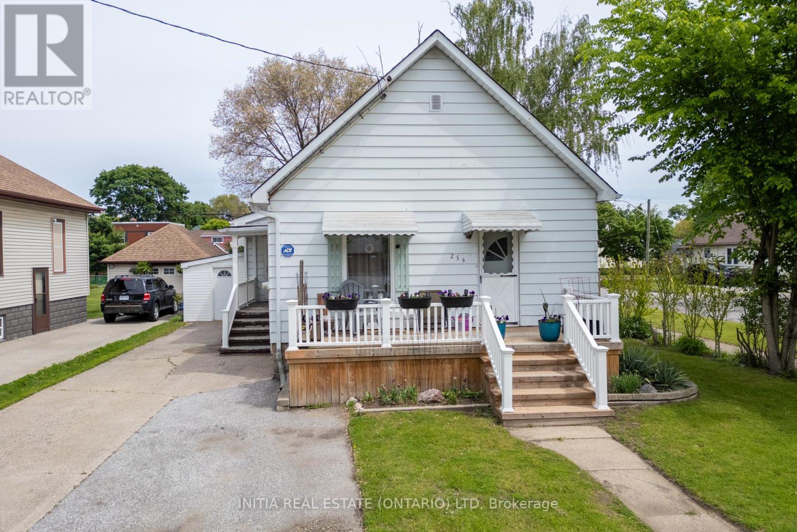 Photo 3 of 254 Durand Street, Sarnia ON
