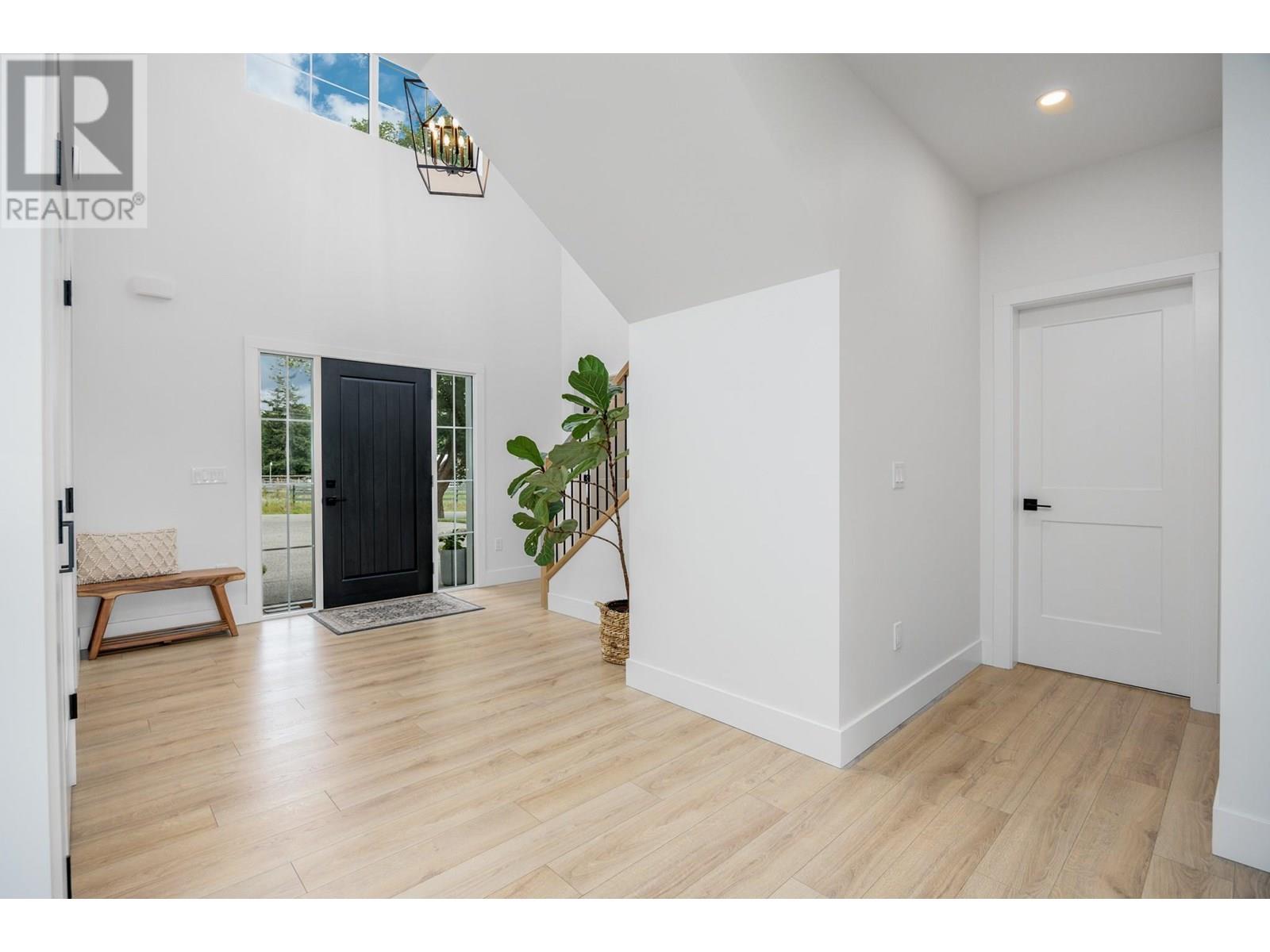 Photo 4 of 7245 Brewer Road, Coldstream BC
