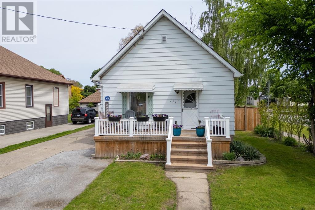 Photo 2 of 254 Durand Street, Sarnia ON