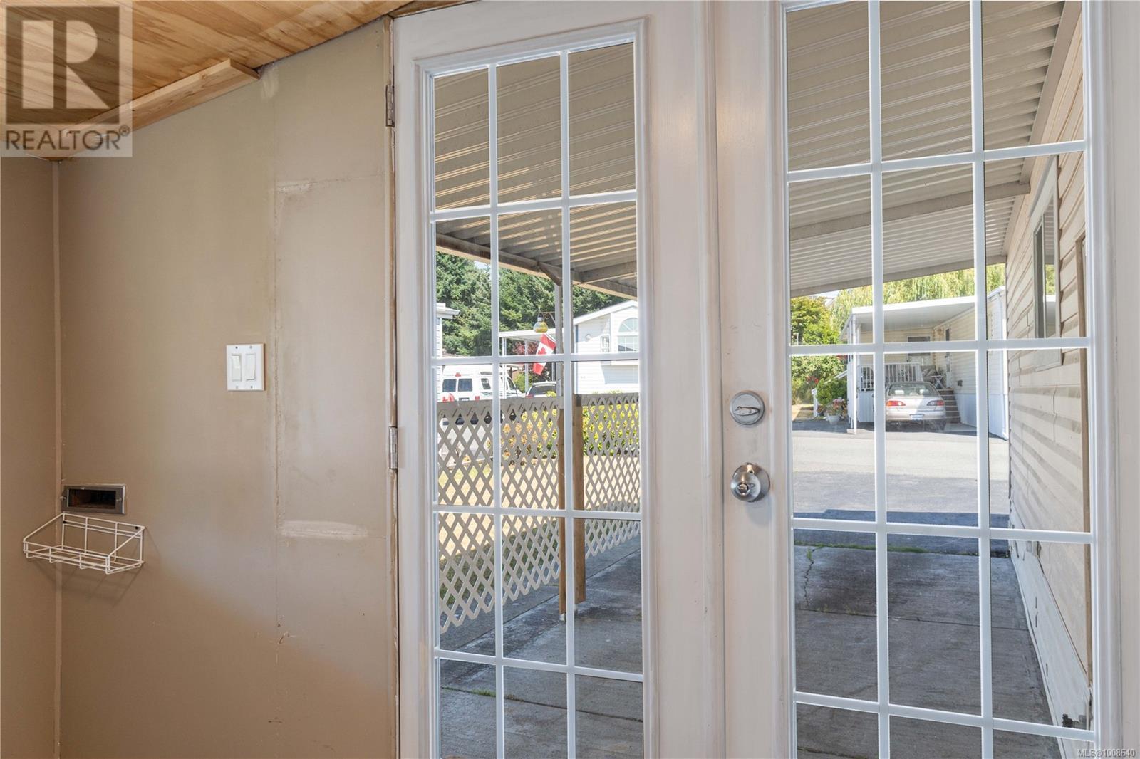 Photo 11 of 41 6245 Metral Dr, Nanaimo BC