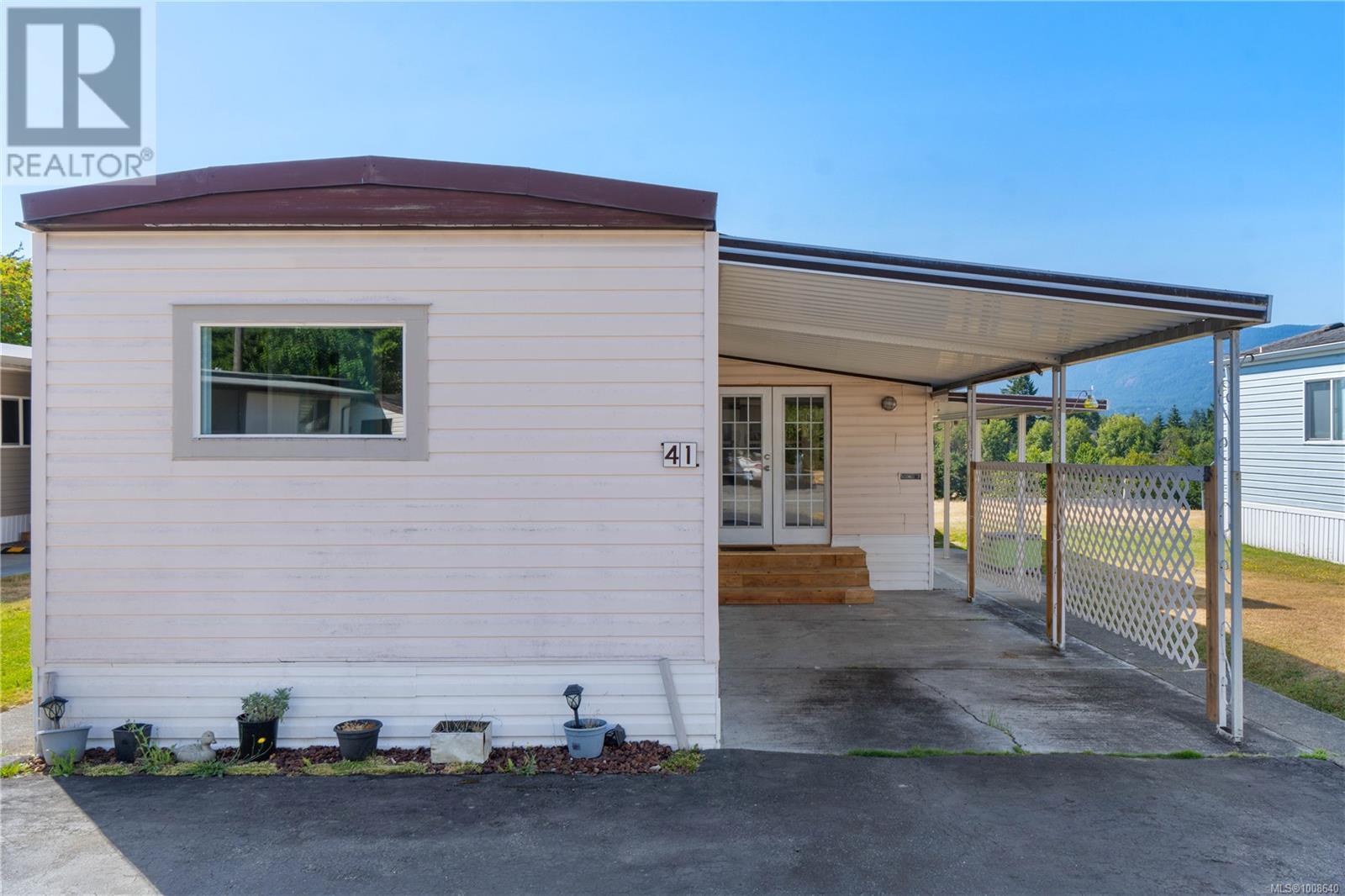 Photo 10 of 41 6245 Metral Dr, Nanaimo BC