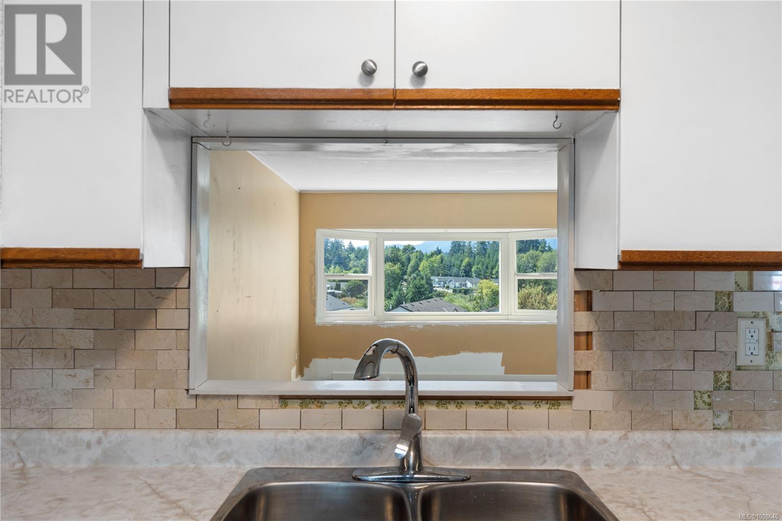 Photo 14 of 41 6245 Metral Dr, Nanaimo BC