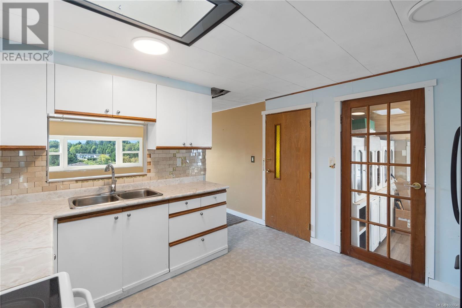 Photo 9 of 41 6245 Metral Dr, Nanaimo BC