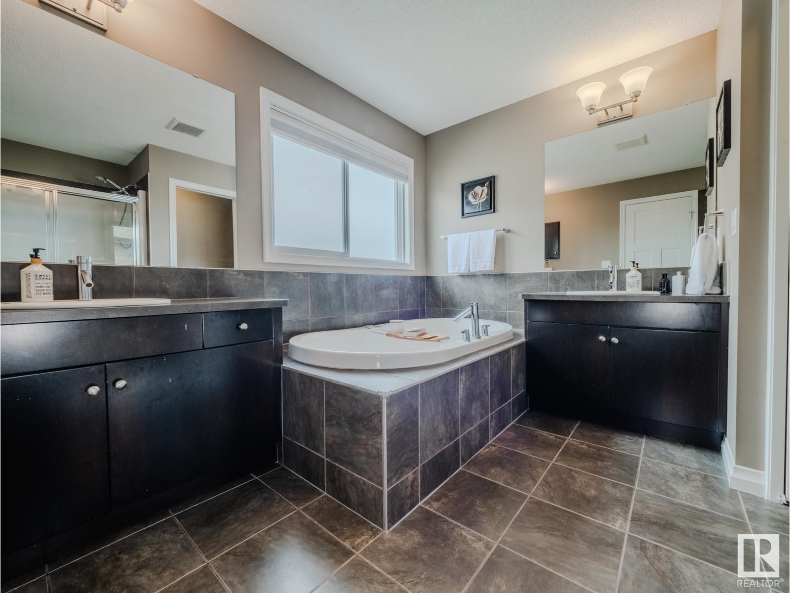 Photo 25 of 5506 168 A Av Nw, Edmonton AB