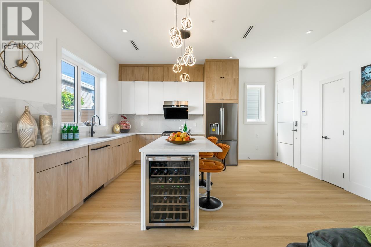 Photo 10 of 2 2124 Renfrew Street, Vancouver BC
