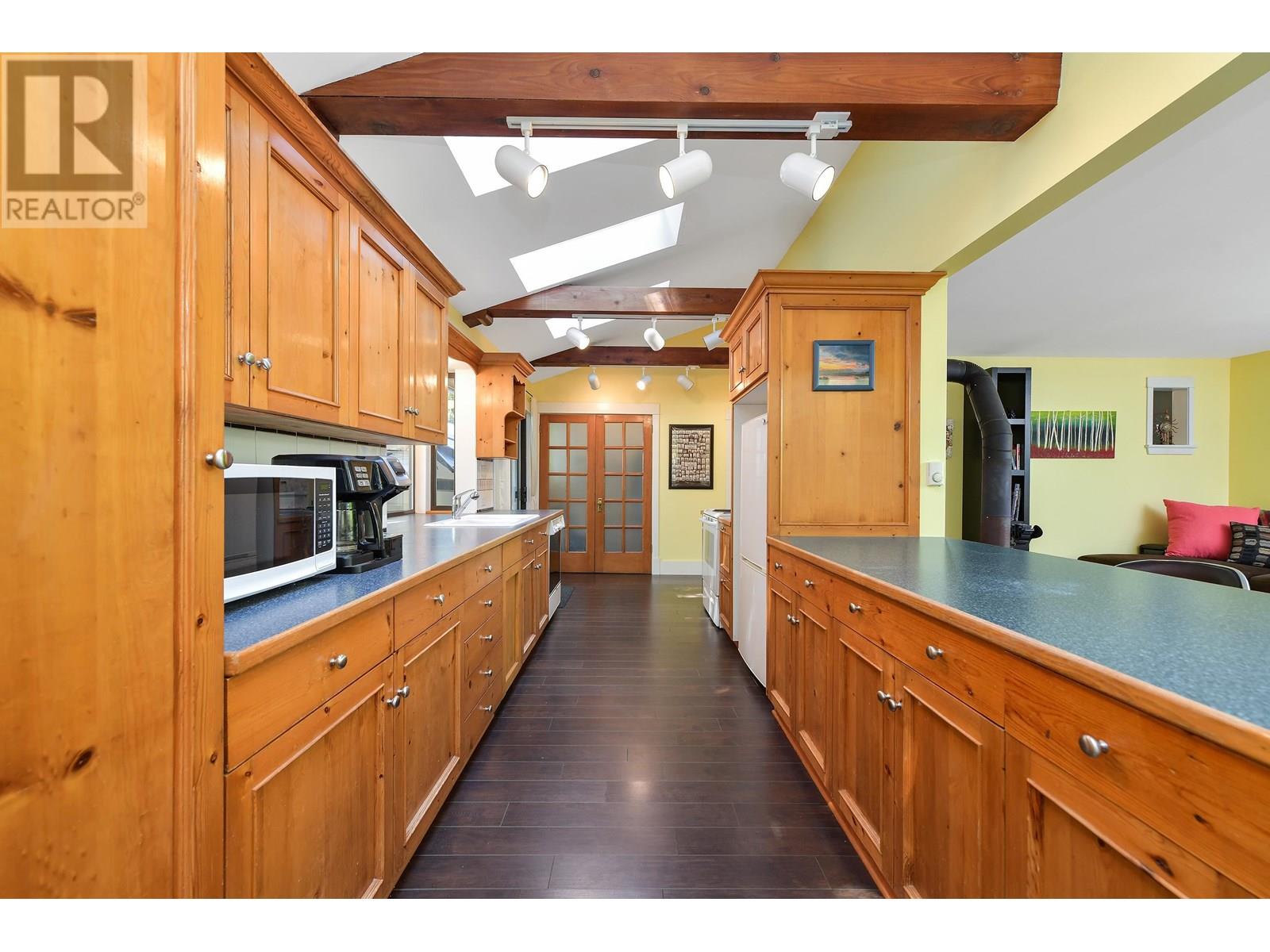 513 CEDAR HILL ROAD, Mayne Island