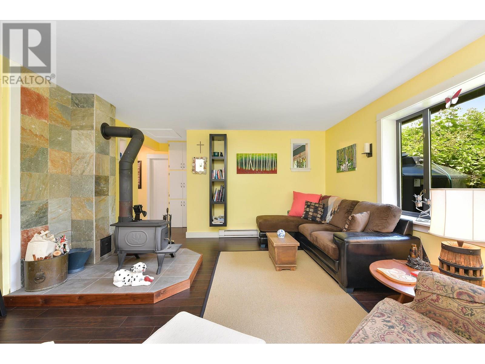 513 CEDAR HILL ROAD, Mayne Island