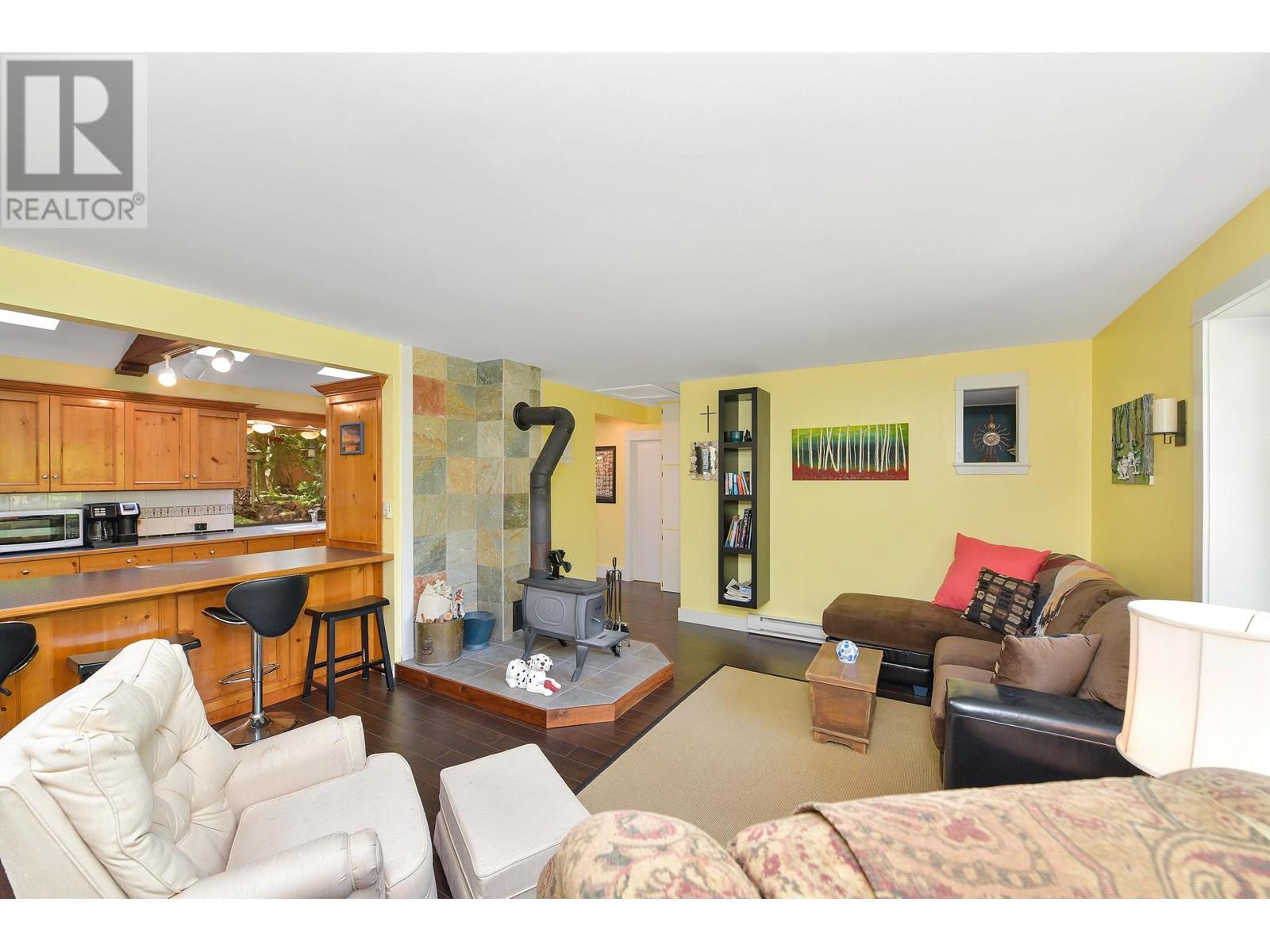 513 CEDAR HILL ROAD, Mayne Island