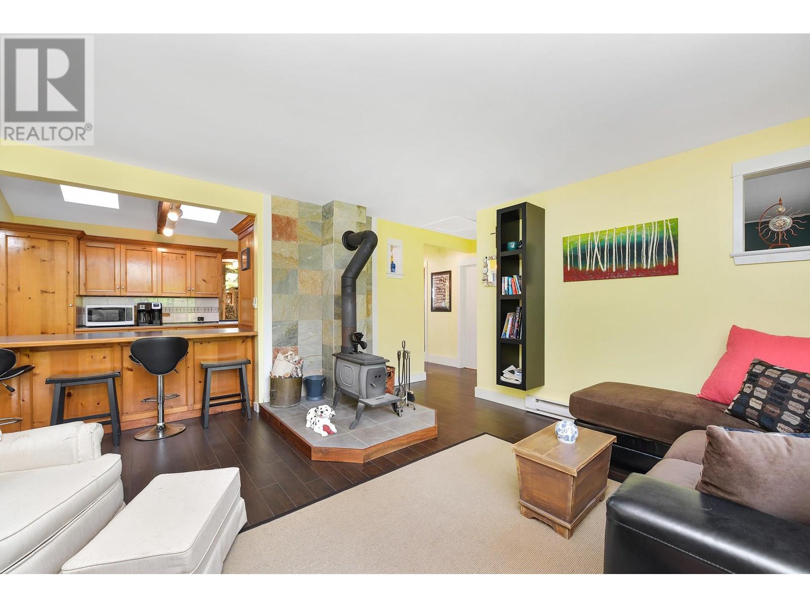 513 CEDAR HILL ROAD, Mayne Island