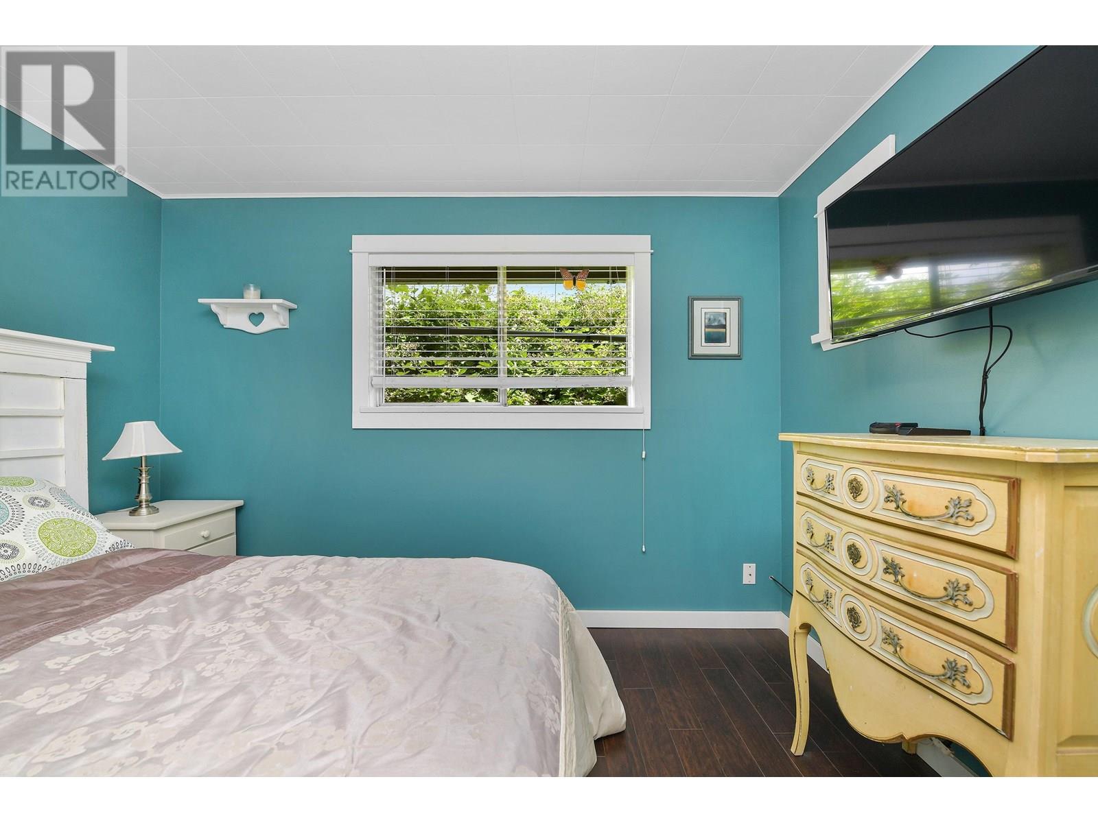 513 CEDAR HILL ROAD, Mayne Island
