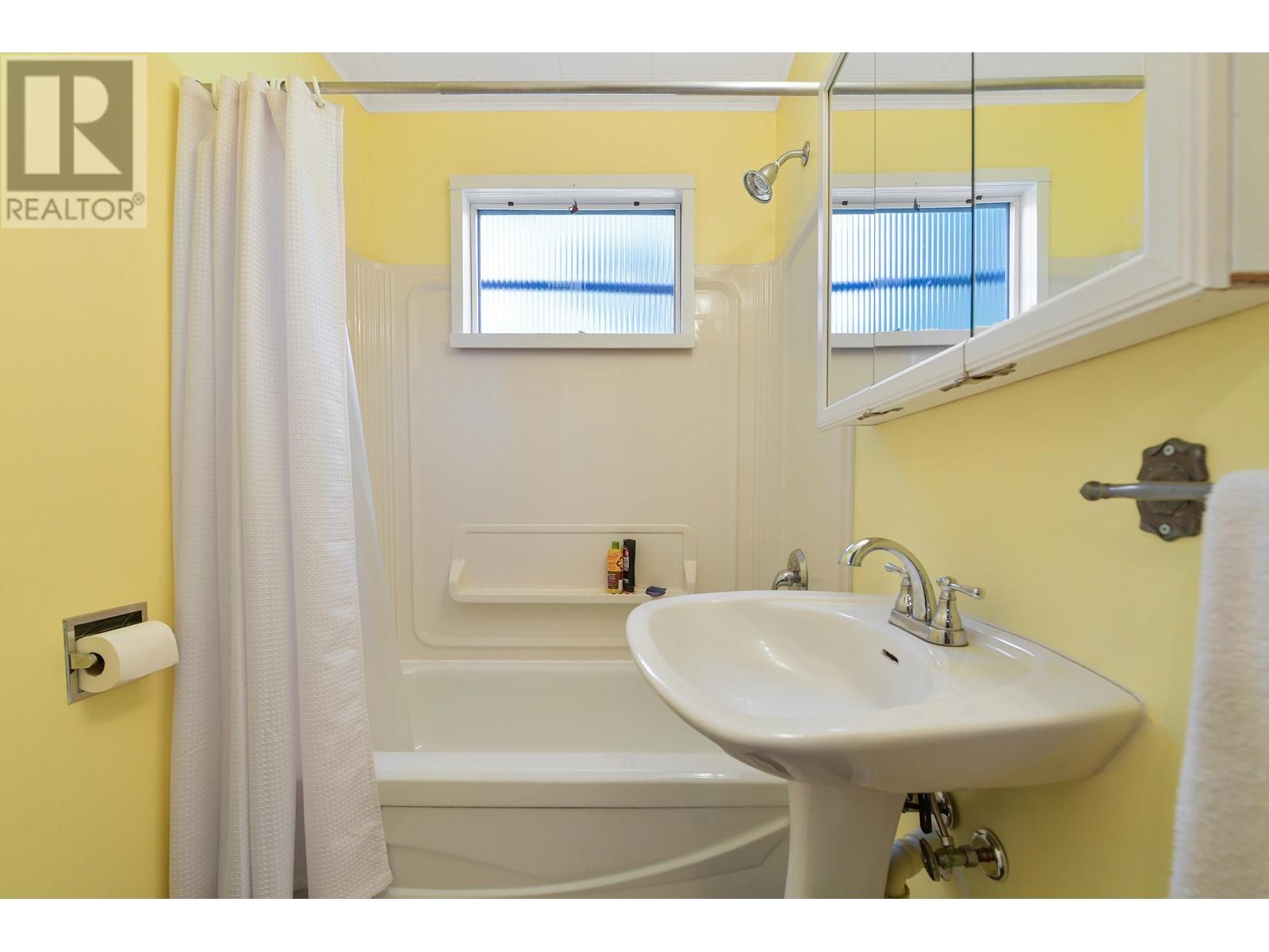 513 CEDAR HILL ROAD, Mayne Island