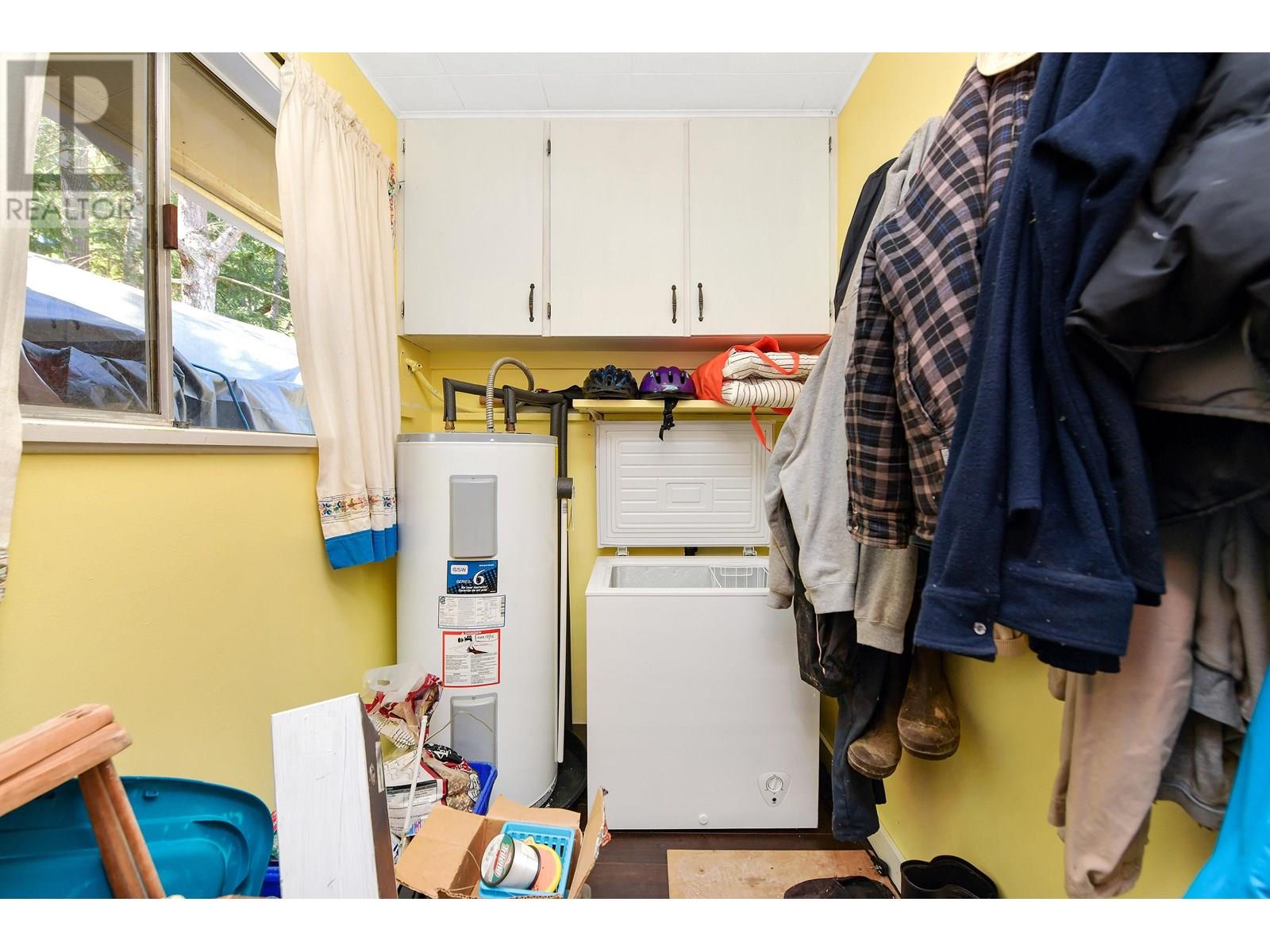 513 CEDAR HILL ROAD, Mayne Island