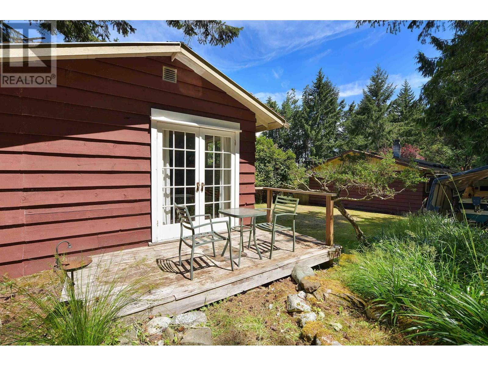 513 CEDAR HILL ROAD, Mayne Island