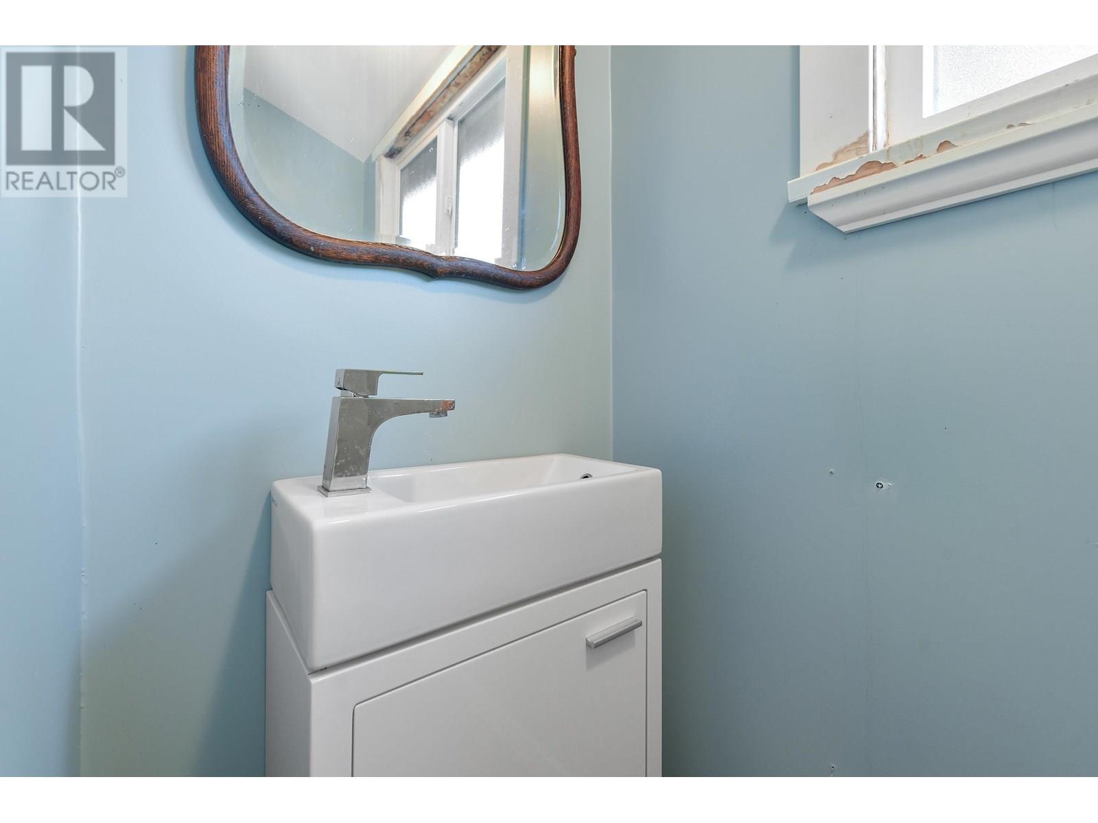 513 CEDAR HILL ROAD, Mayne Island