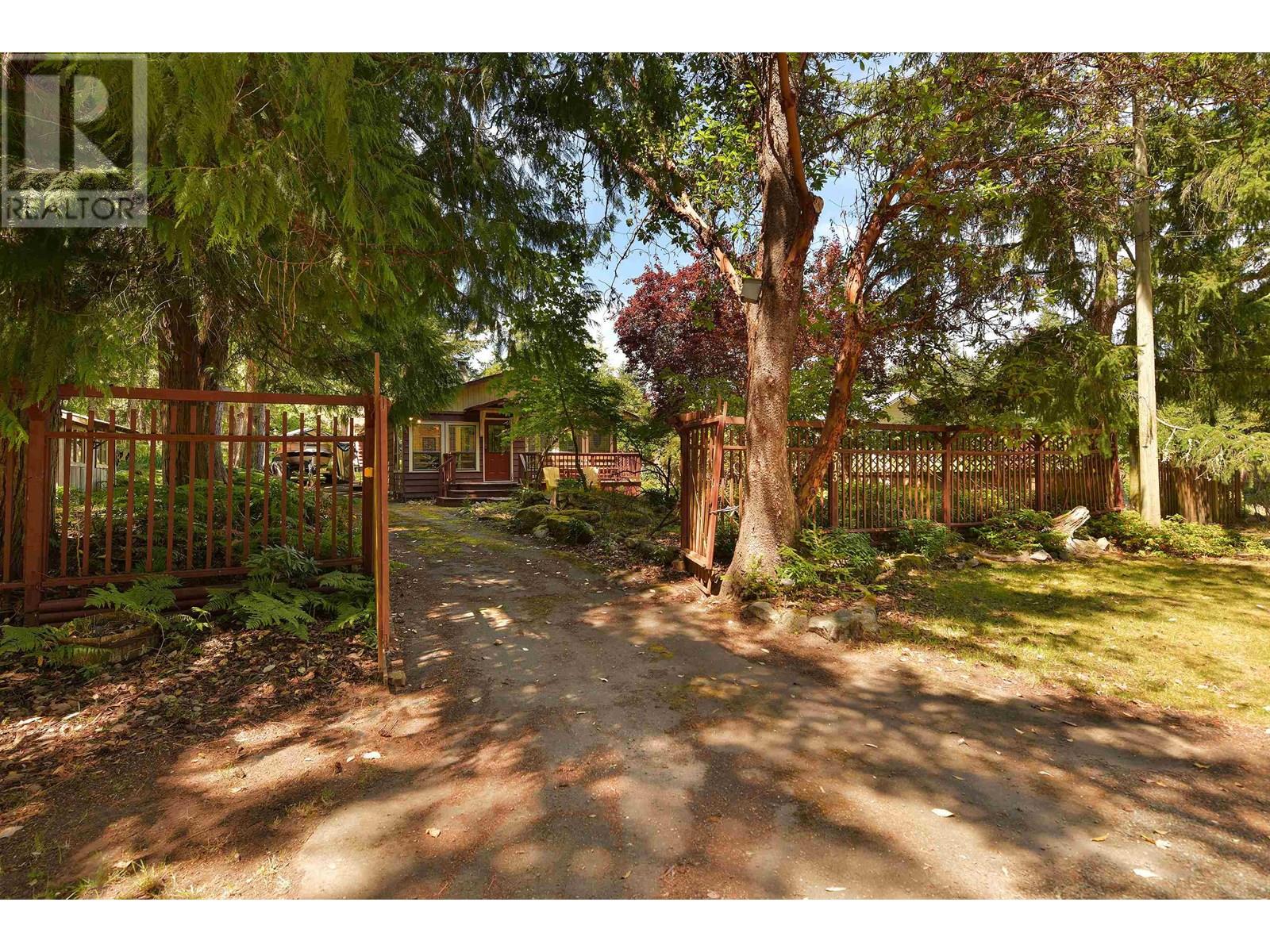 513 CEDAR HILL ROAD, Mayne Island