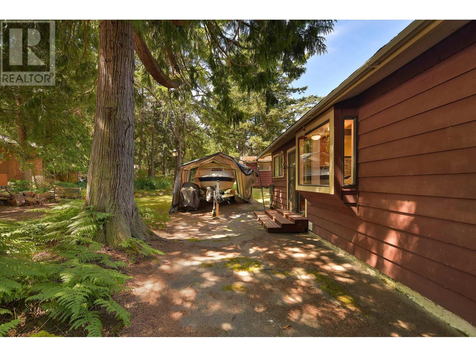 513 CEDAR HILL ROAD, Mayne Island