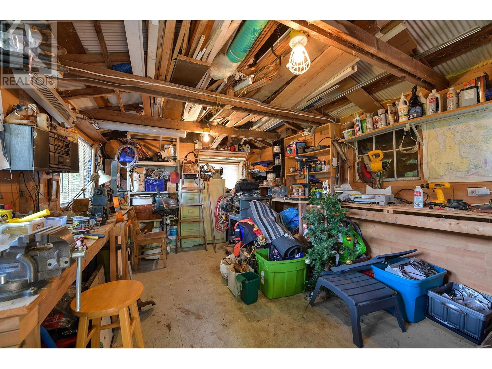 513 CEDAR HILL ROAD, Mayne Island