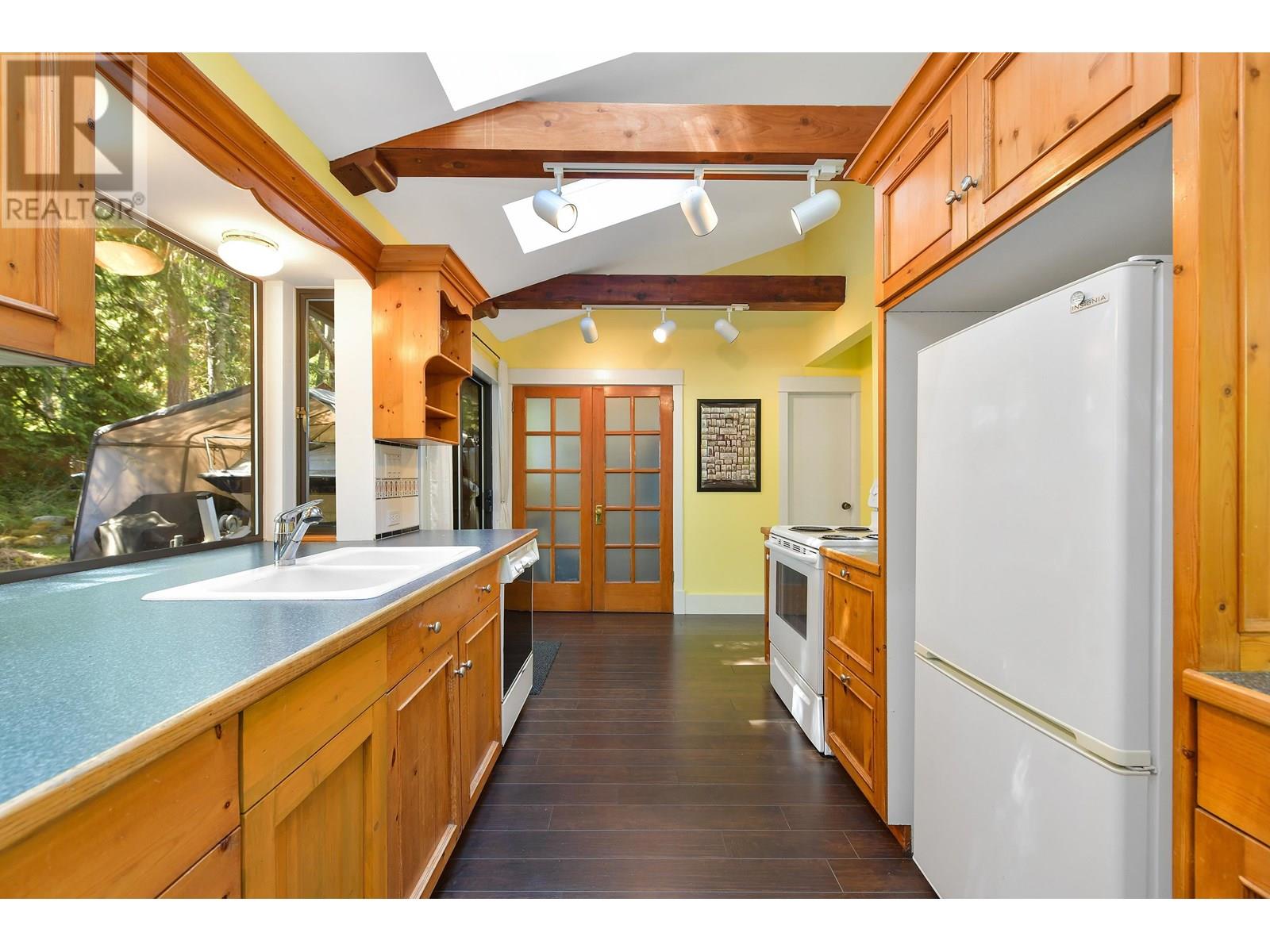 513 CEDAR HILL ROAD, Mayne Island