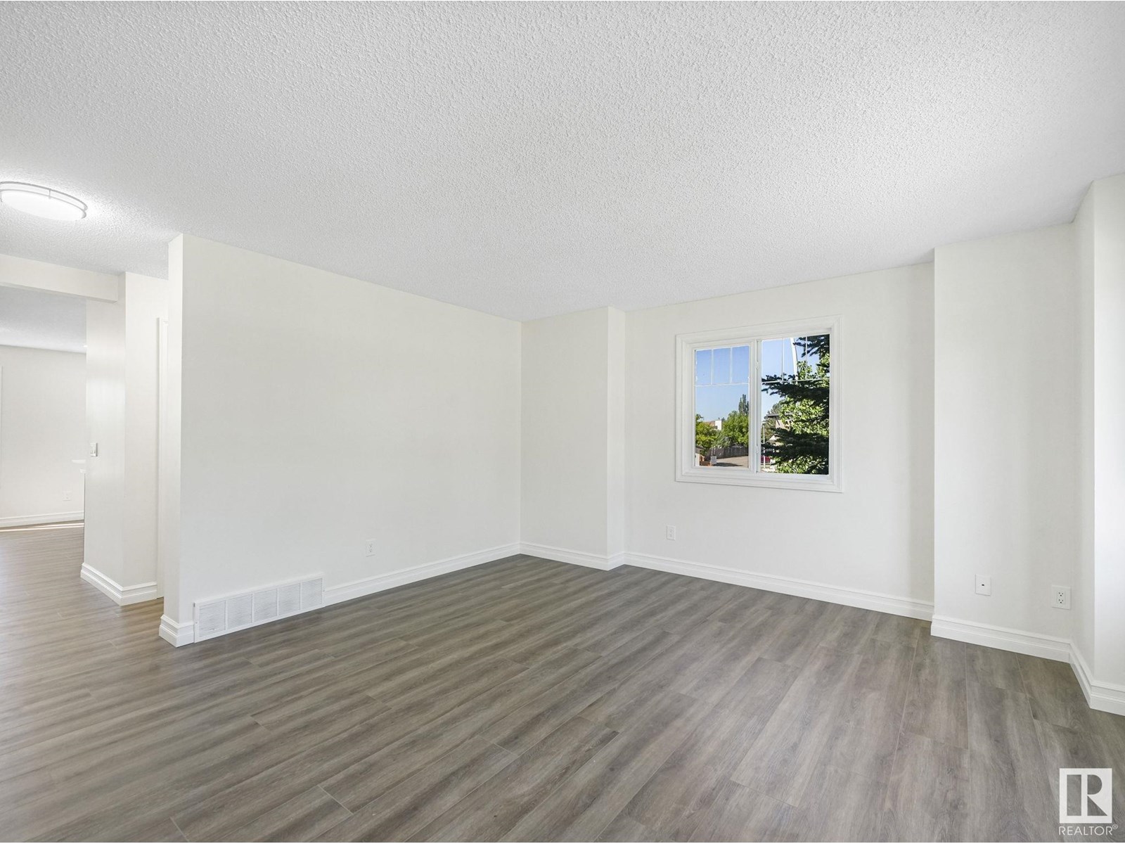 Photo 10 of 74 14621 121 Street Nw, Edmonton AB