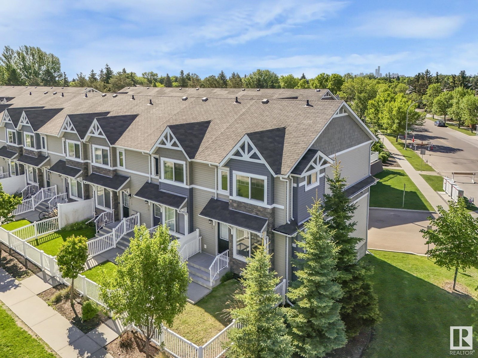 Photo 3 of 74 14621 121 Street Nw, Edmonton AB
