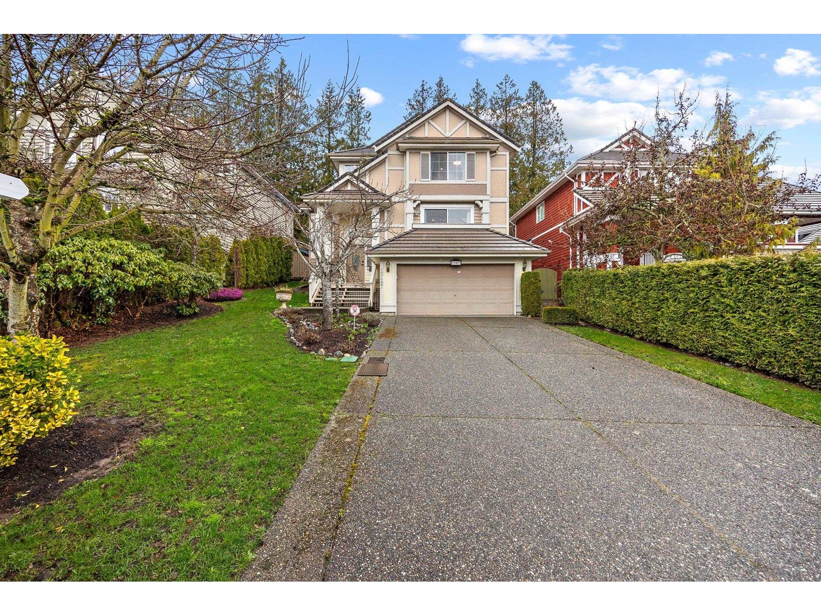 Photo 3 of 15497 Rosemary Heights Crescent, Surrey BC