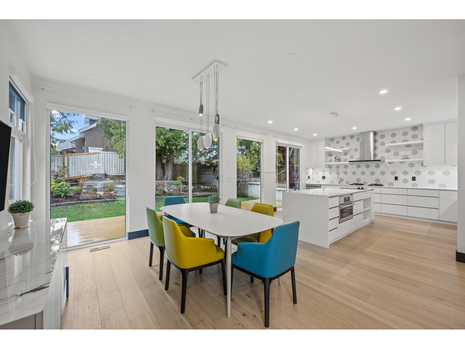 Photo 14 of 15497 Rosemary Heights Crescent, Surrey BC