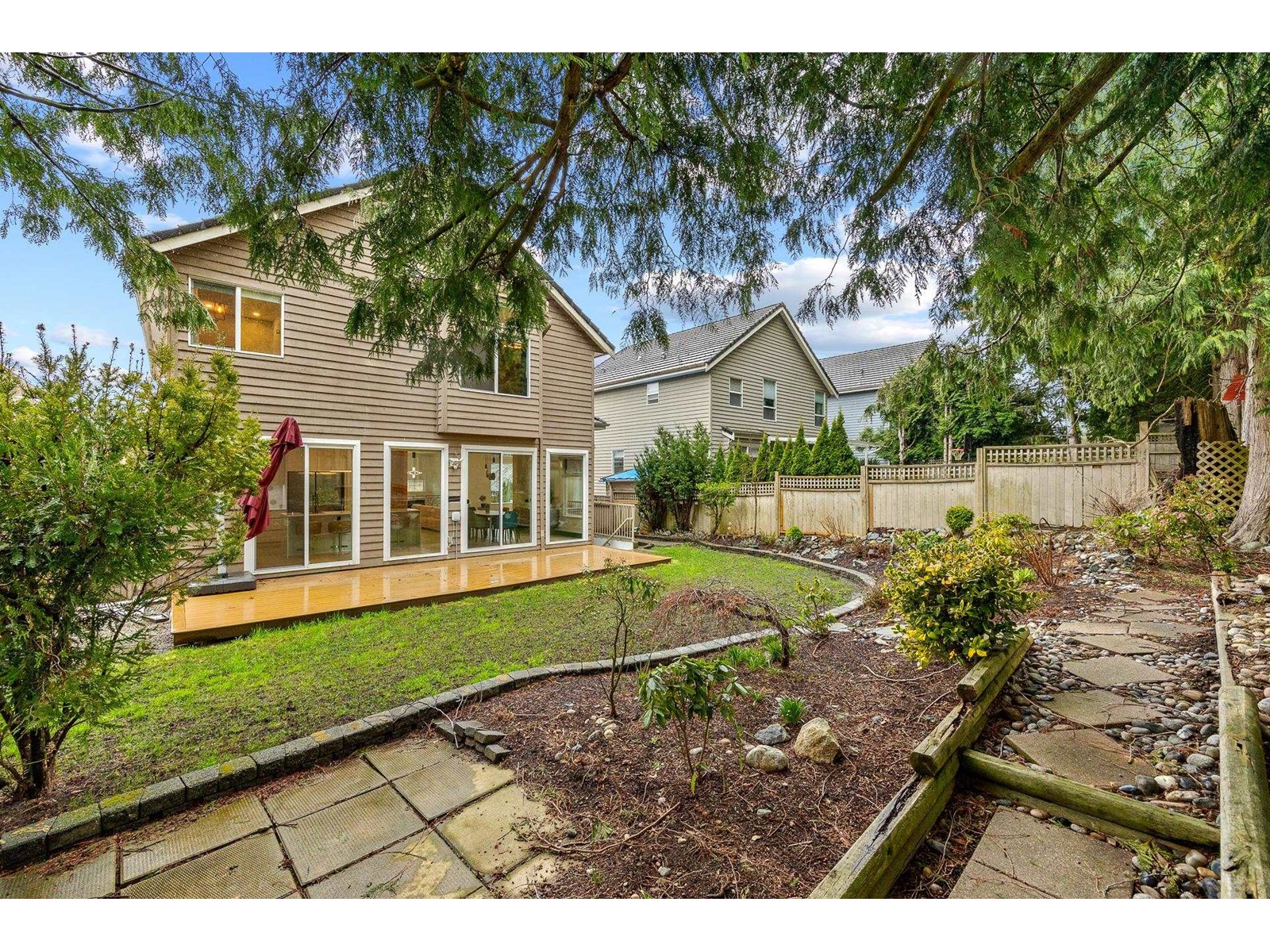 Photo 4 of 15497 Rosemary Heights Crescent, Surrey BC