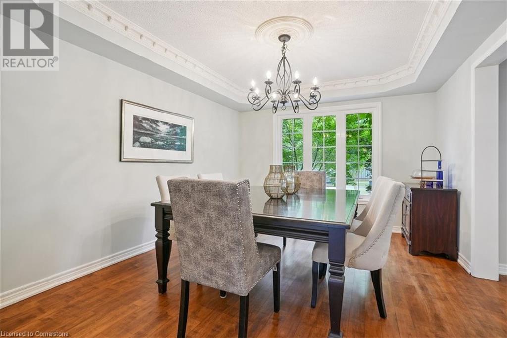Photo 4 of 105 River Glen Boulevard, Oakville ON