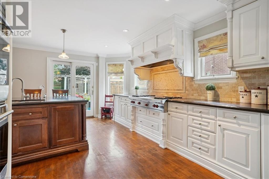 Photo 5 of 105 River Glen Boulevard, Oakville ON