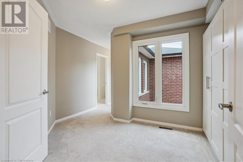 Photo 11 of 105 River Glen Boulevard, Oakville ON