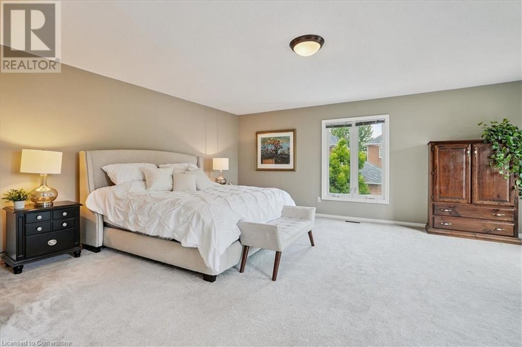 Photo 13 of 105 River Glen Boulevard, Oakville ON