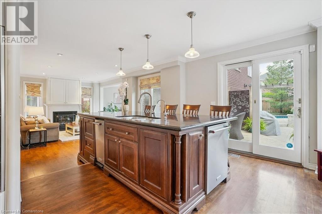 Photo 7 of 105 River Glen Boulevard, Oakville ON