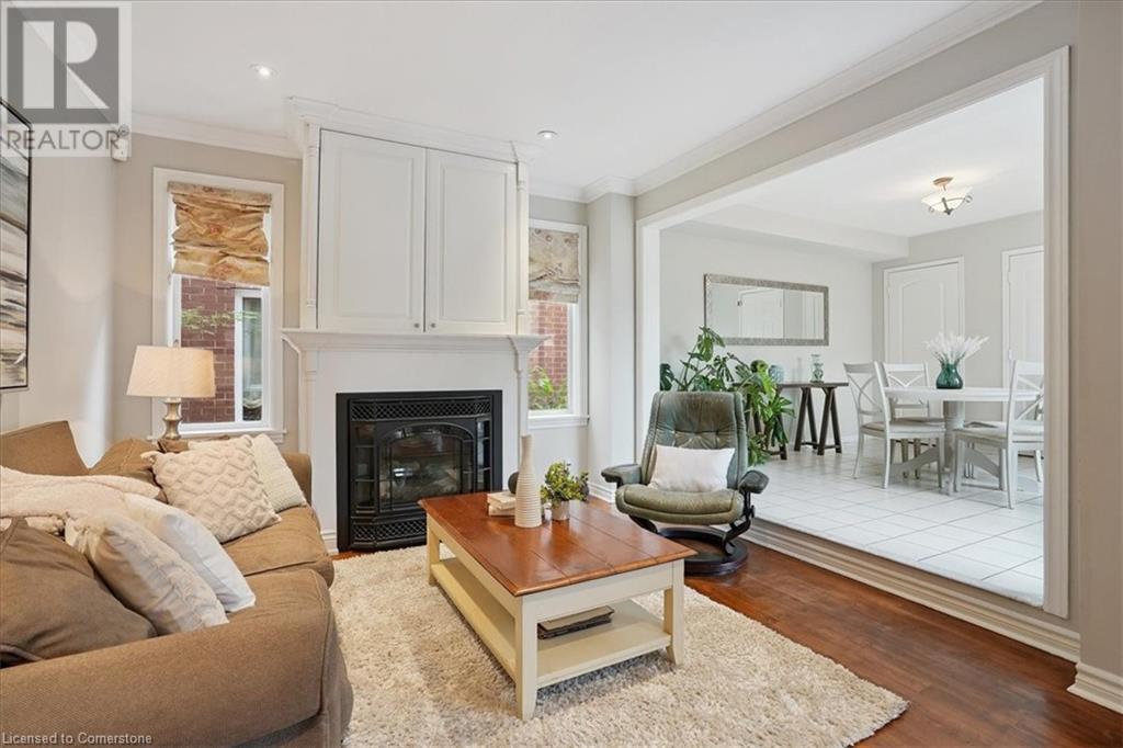 Photo 8 of 105 River Glen Boulevard, Oakville ON
