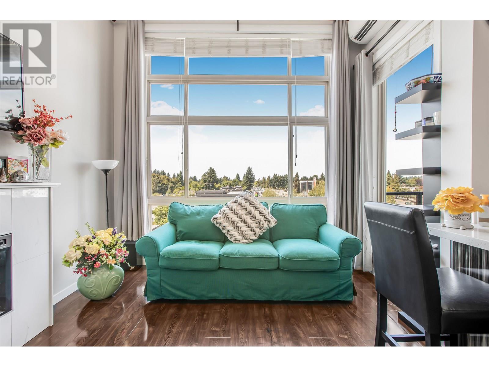 604 22318 LOUGHEED HIGHWAY, Maple Ridge