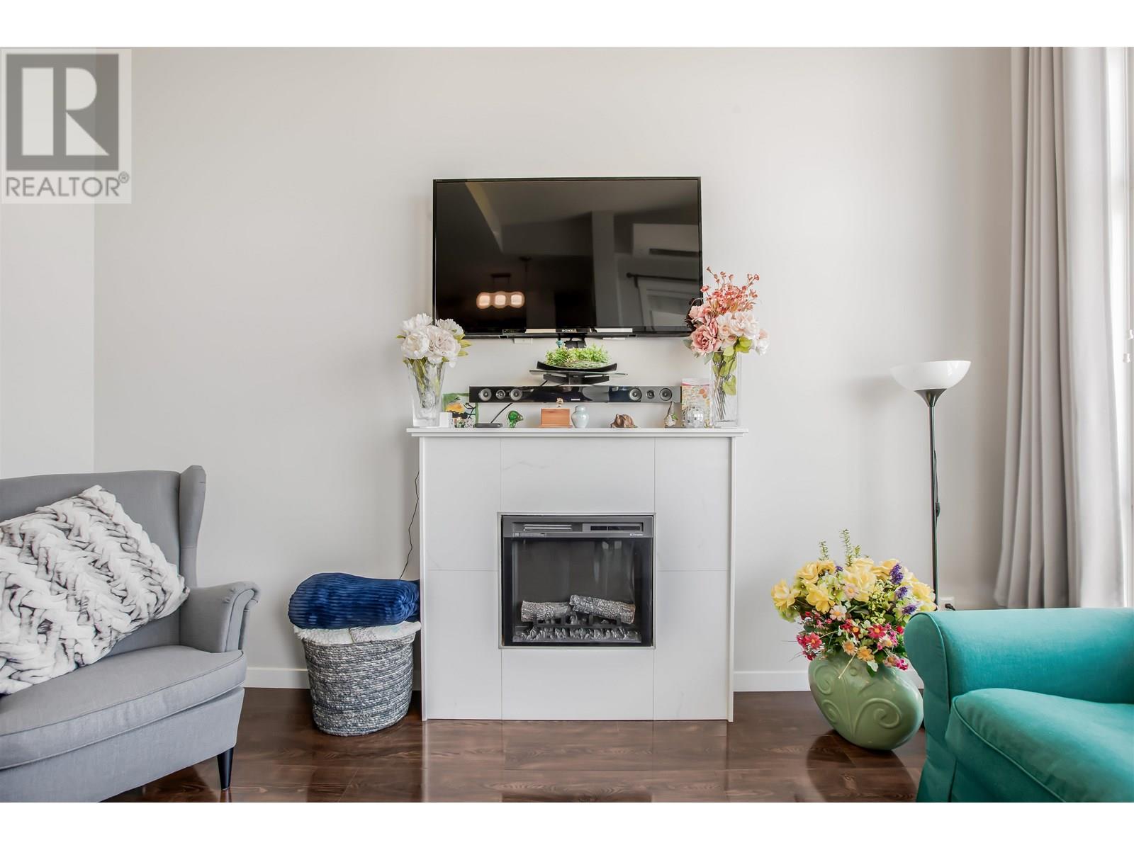 604 22318 LOUGHEED HIGHWAY, Maple Ridge