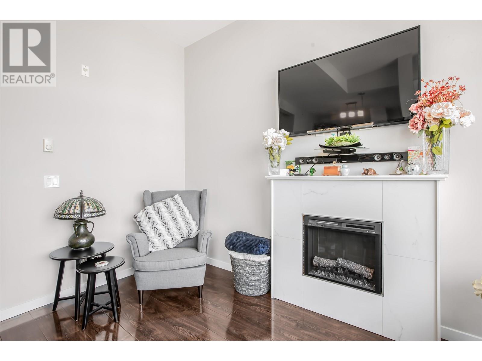 604 22318 LOUGHEED HIGHWAY, Maple Ridge