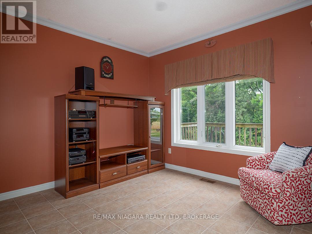 Photo 13 of 38 Maple Street, Port Colborne ON