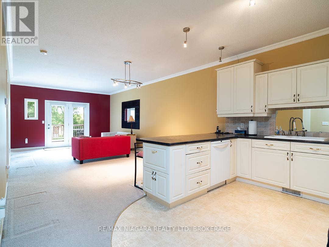 Photo 4 of 38 Maple Street, Port Colborne ON