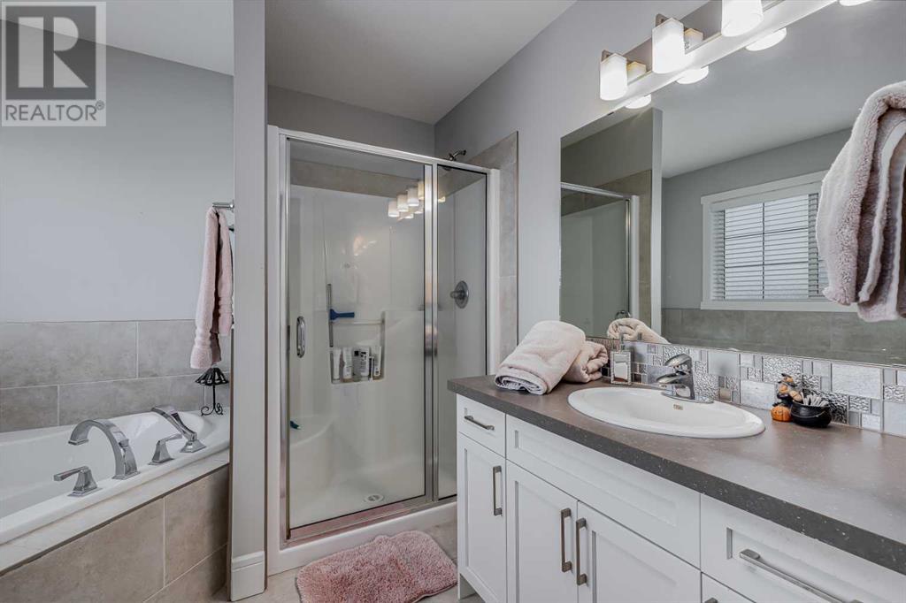 Photo 18 of 27 Henderson Crescent Nw, Penhold AB
