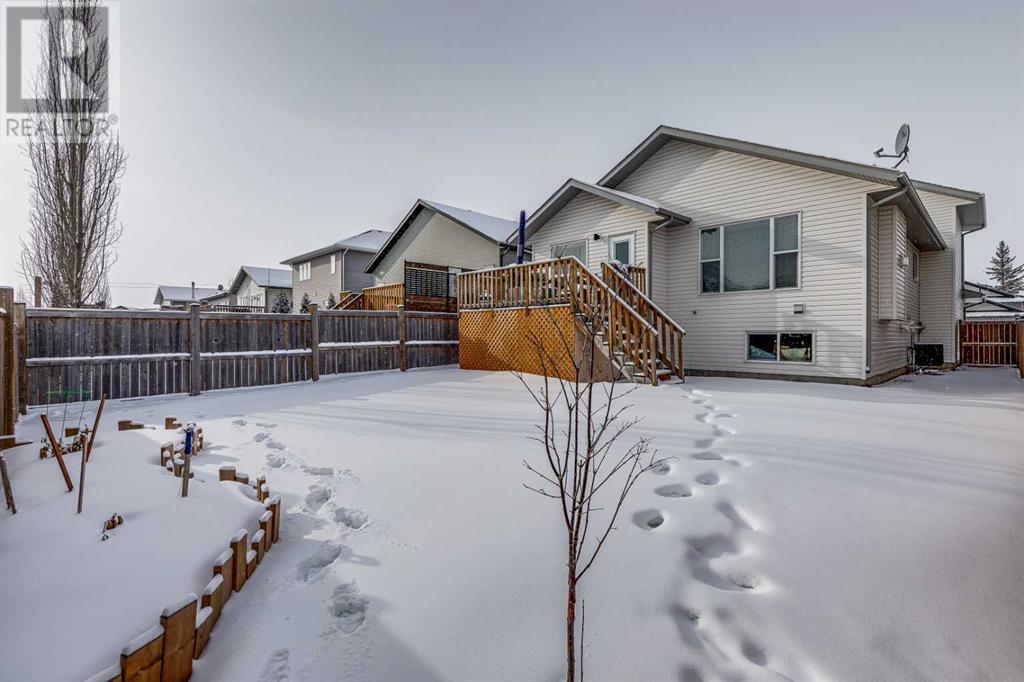 Photo 24 of 27 Henderson Crescent Nw, Penhold AB