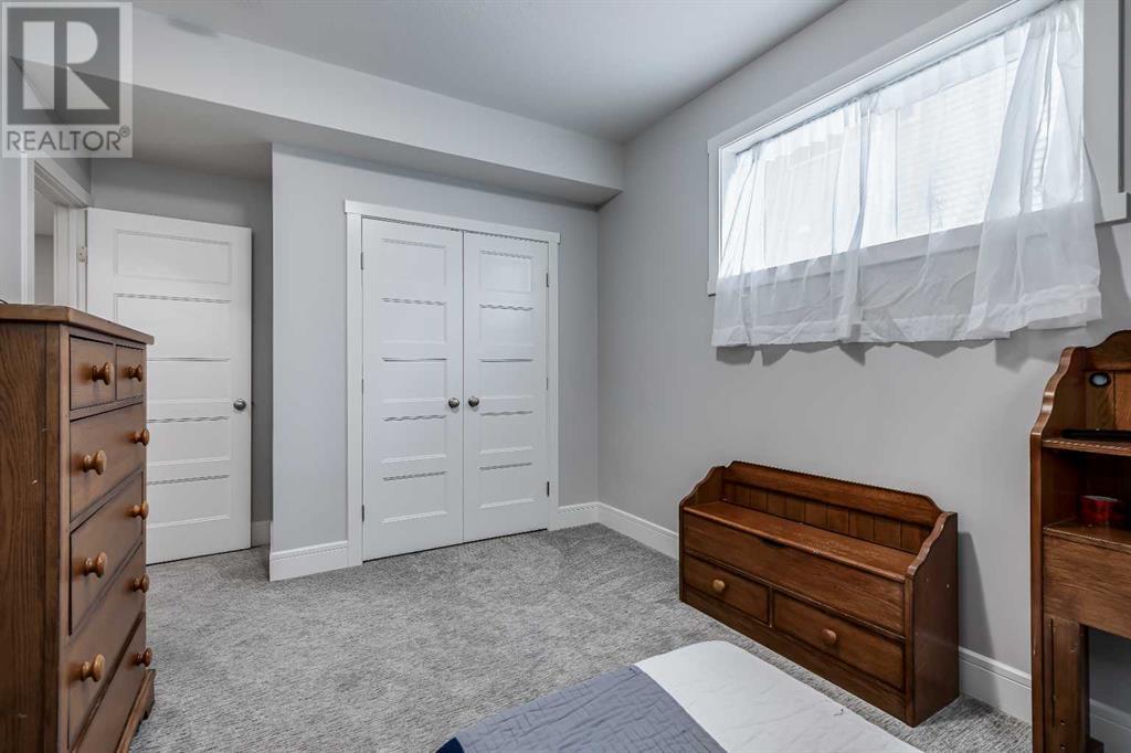 Photo 25 of 27 Henderson Crescent Nw, Penhold AB