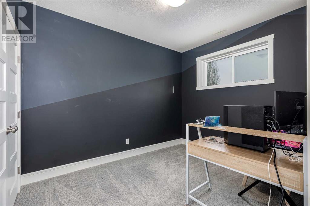 Photo 26 of 27 Henderson Crescent Nw, Penhold AB