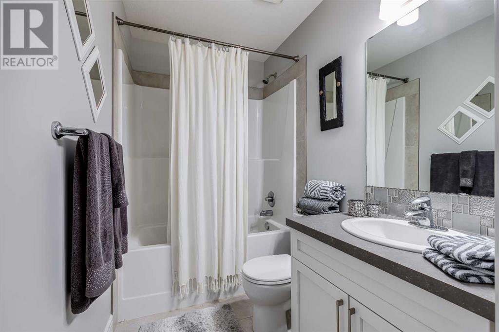 Photo 11 of 27 Henderson Crescent Nw, Penhold AB