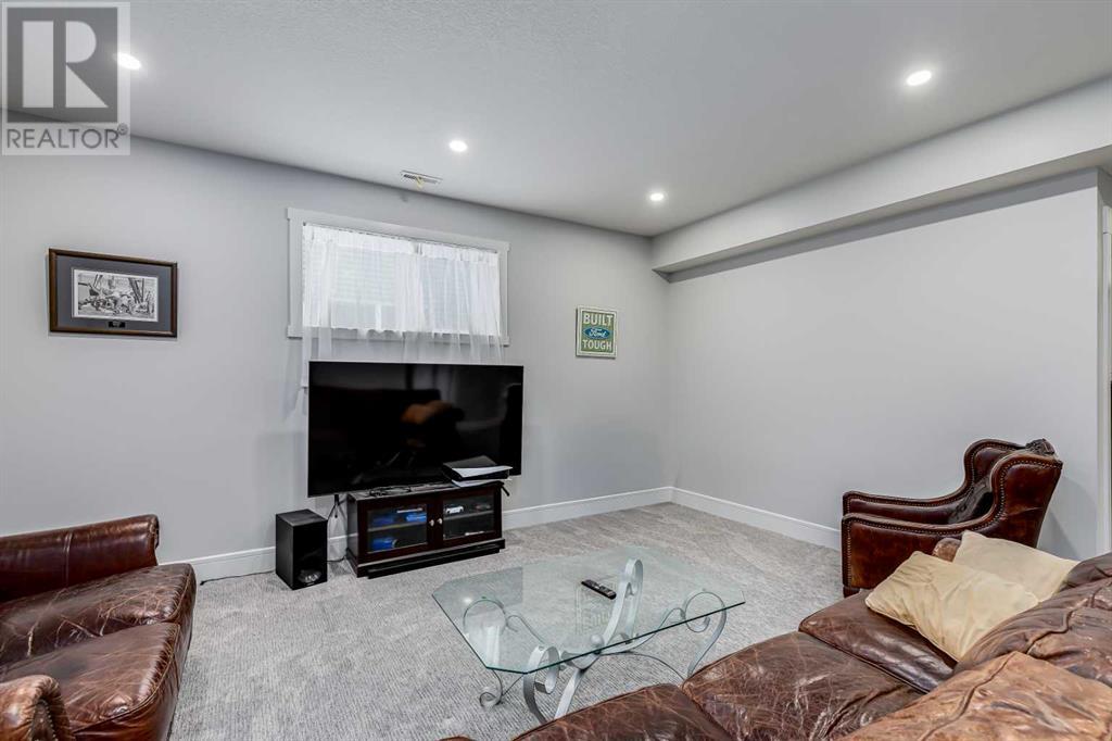 Photo 21 of 27 Henderson Crescent Nw, Penhold AB