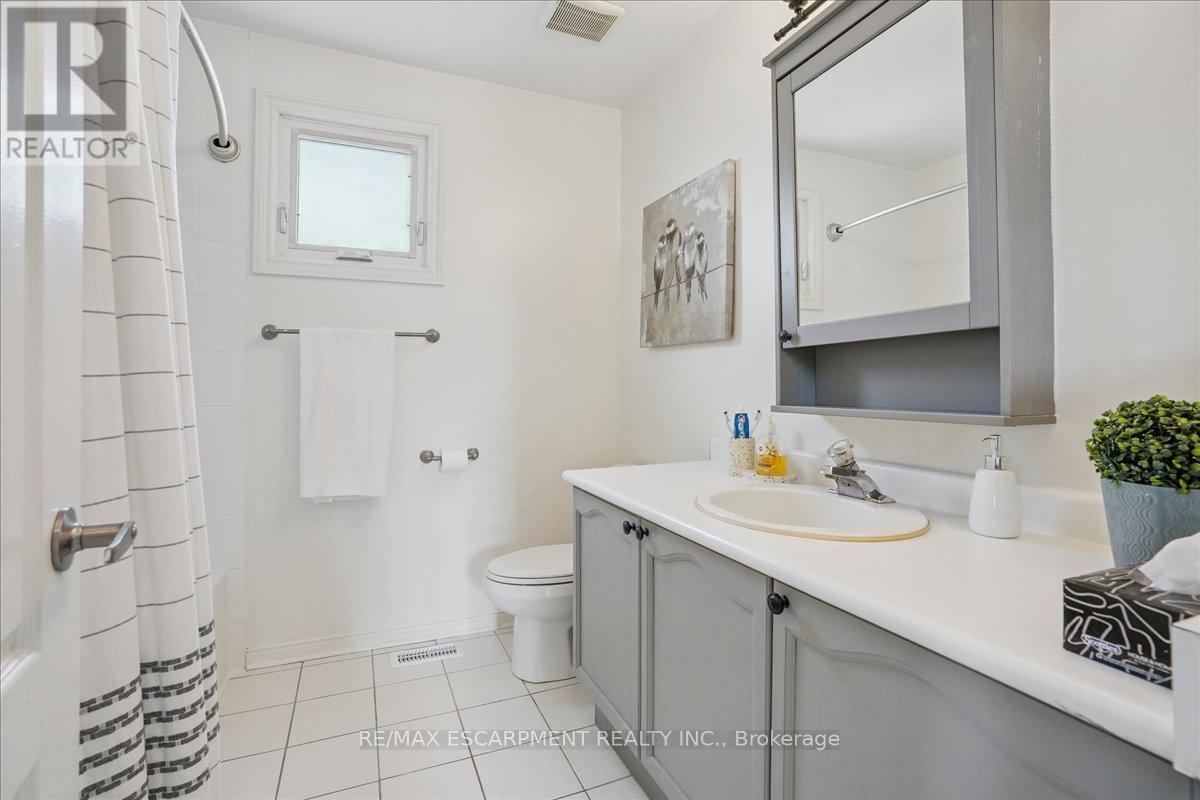 Photo 25 of 105 River Glen Boulevard, Oakville ON