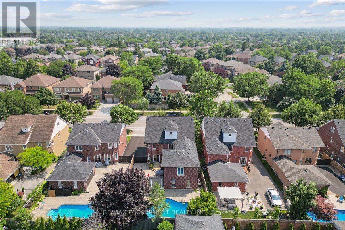 Photo 34 of 105 River Glen Boulevard, Oakville ON