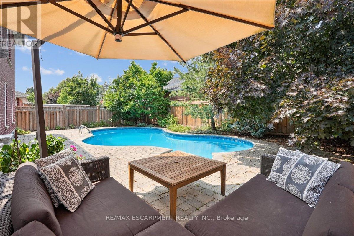 Photo 31 of 105 River Glen Boulevard, Oakville ON