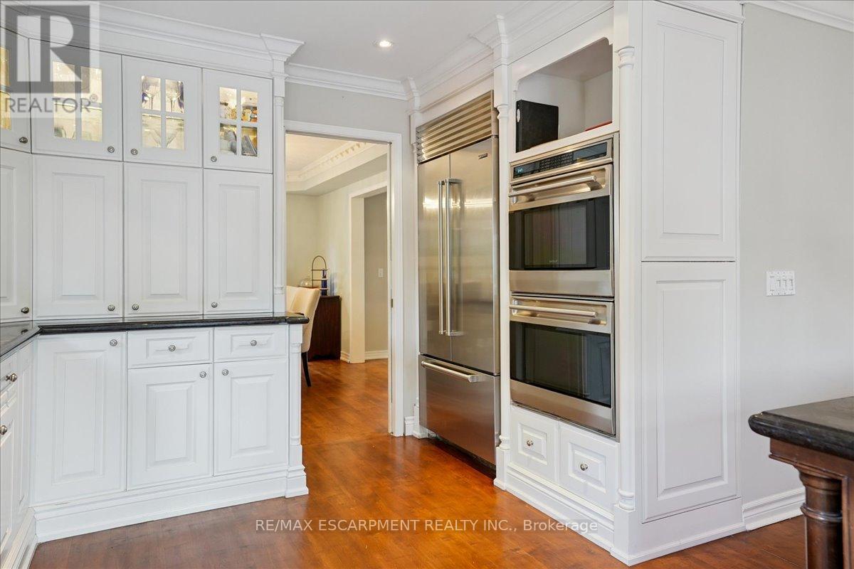 Photo 7 of 105 River Glen Boulevard, Oakville ON