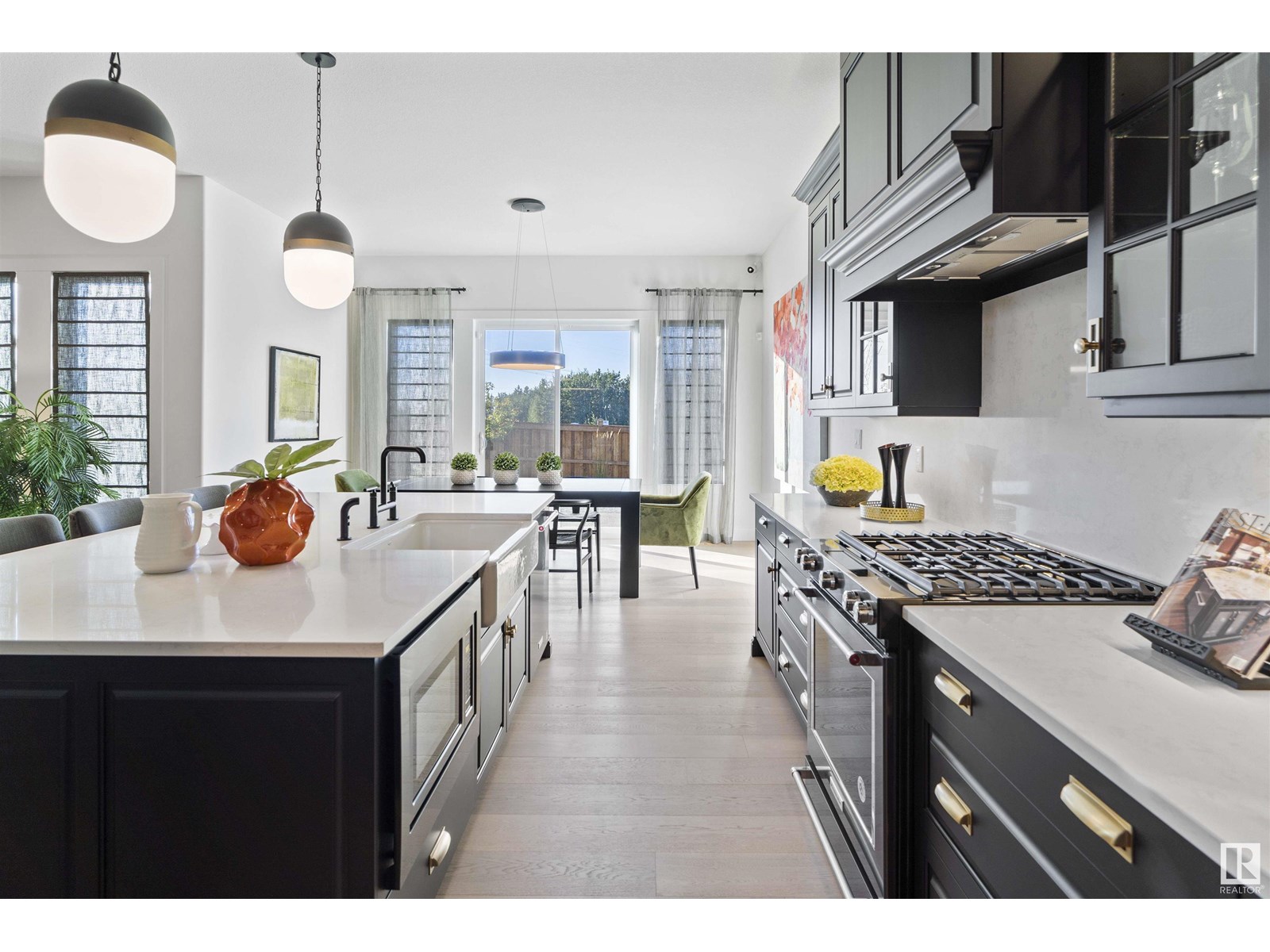 Photo 8 of 1493 Howes Crescent Cr Sw Sw, Edmonton AB